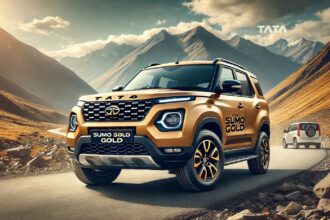 नई Tata Sumo Gold SUV, शानदार मस्क्युलर डिजाइन और बड़े अलॉय व्हील्स के साथ, एक पहाड़ी सड़क पर खड़ी है। LED हेडलाइट्स और बोल्ड फ्रंट ग्रिल इसे दमदार लुक देते हैं।