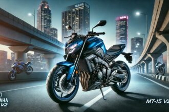 Yamaha MT-15 V2 बाइक, रेसिंग ब्लू कलर में, एक शहरी सड़क पर खड़ी है। बाइक का अग्रेसिव स्ट्रीटफाइटर डिजाइन, LED हेडलाइट्स, मस्कुलर फ्यूल टैंक और प्रीमियम अलॉय व्हील्स इसे एक दमदार लुक देते हैं। बैकग्राउंड में फ्यूचरिस्टिक सिटी स्काईलाइन दिख रही है।