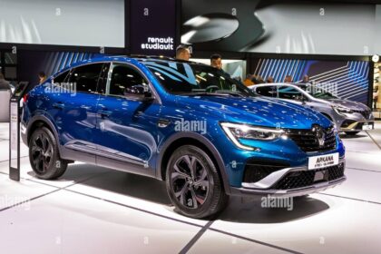 2025 Renault Arkana का शानदार कूपे-एसयूवी डिज़ाइन और दमदार 1.3L टर्बो इंजन।