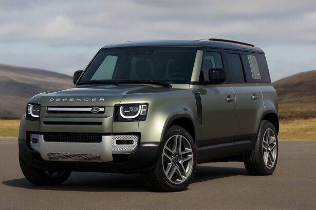 Land Rover Defender 2025 – नया डिजाइन, हाइब्रिड इंजन और ऑफ-रोडिंग टेक्नोलॉजी के साथ