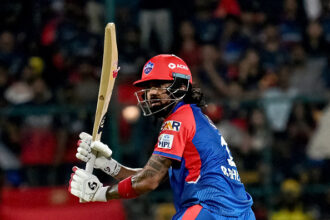 KL Rahul getting crucial wicketkeeping insights to identify scoring zones on a slow Chinnaswamy pitch during IPL 2025.