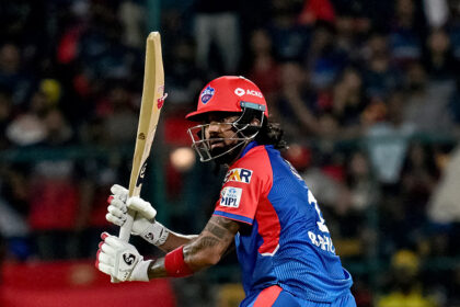 KL Rahul getting crucial wicketkeeping insights to identify scoring zones on a slow Chinnaswamy pitch during IPL 2025.