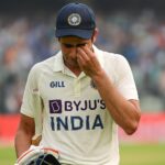 शुबमन गिल भावुक होते हुए मैदान से बाहर आते हुए, 147 रन की पारी के बाद